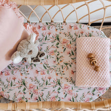 Load image into Gallery viewer, Snuggle Hunny Kids | Fitted Bassinet Sheet | Change Pad Cover | Wattle-Be.YOU.bébé