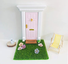 Load image into Gallery viewer, MY WEE FAIRY DOOR | COLOURED DAISY FLOWERS