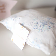Load image into Gallery viewer, Lulabeige | Vintage Floral Cot Sheet-Be.YOU.bébé